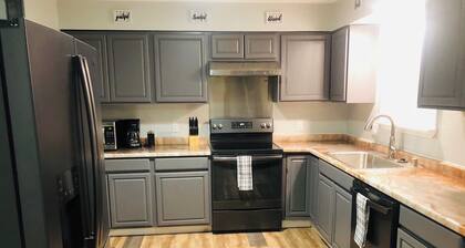 The Lovely #2 3-bedroom -1 bath 5 minutes from Hospitals and the University.