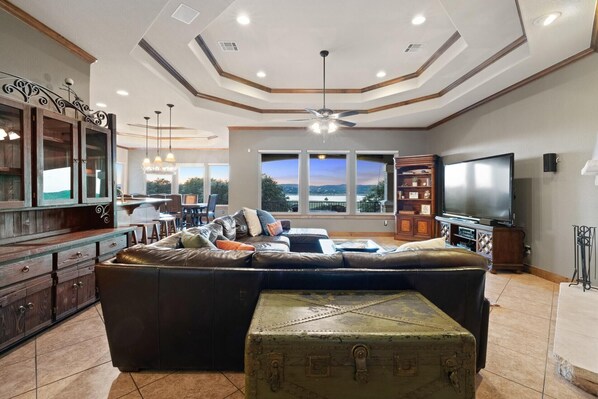 Smart TV, fireplace, ping pong