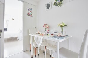 Estudio (1) | Servicio a la habitación