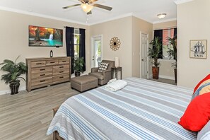 4 makuuhuonetta, silitysrauta/-lauta, Wi-Fi, vuodevaatteet