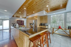 Fridge, microwave, oven, stovetop - Secluded modern home with jetted tub, fireplaces & beautiful views (Bethel)