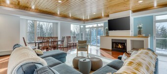 Secluded modern home with jetted tub, fireplaces & beautiful views