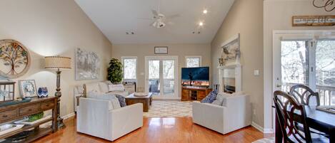 Smart TV, fireplace, DVD player, books