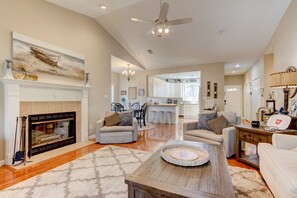 Smart TV, fireplace, DVD player, books