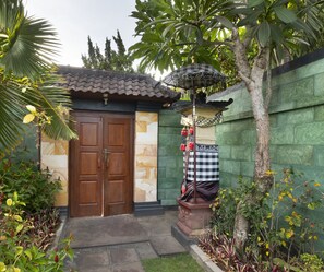 تفاصيل الفندق من الخارج