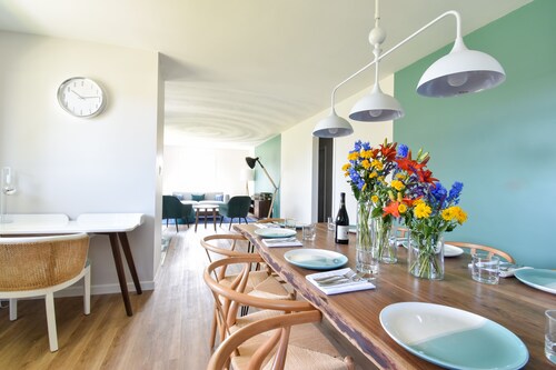 The Vine House - Go to the vineyards!