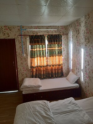 Caja de seguridad en la habitación y decoración personalizada 