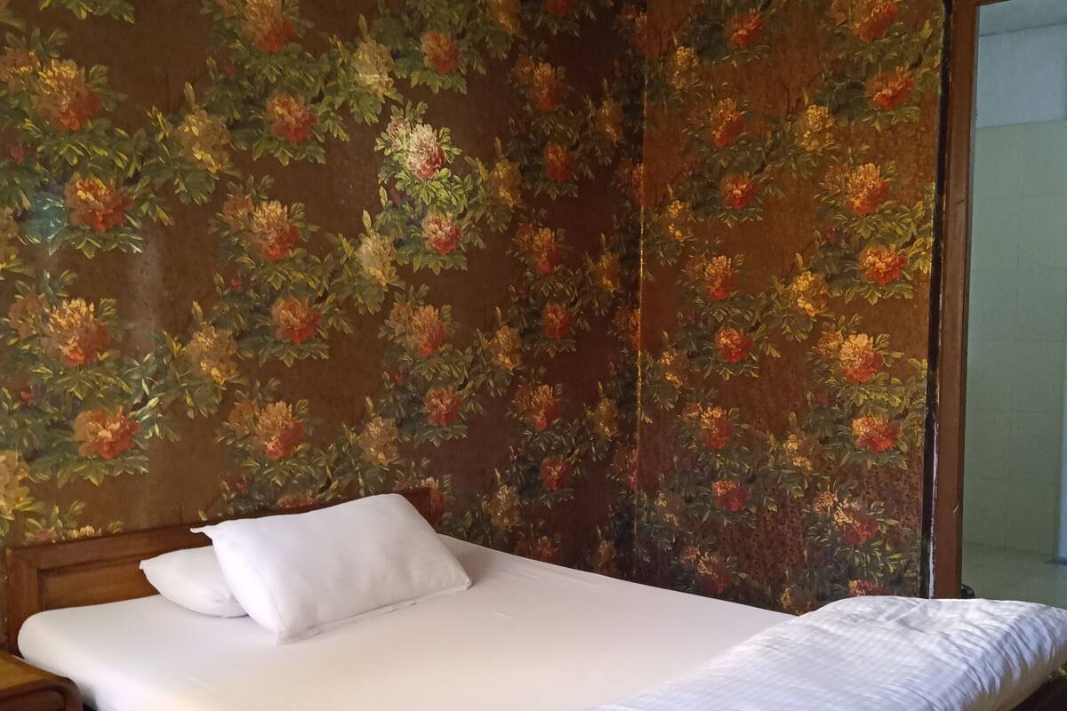Economy Room | In-room safe, desk, soundproofing, WiFi (free)