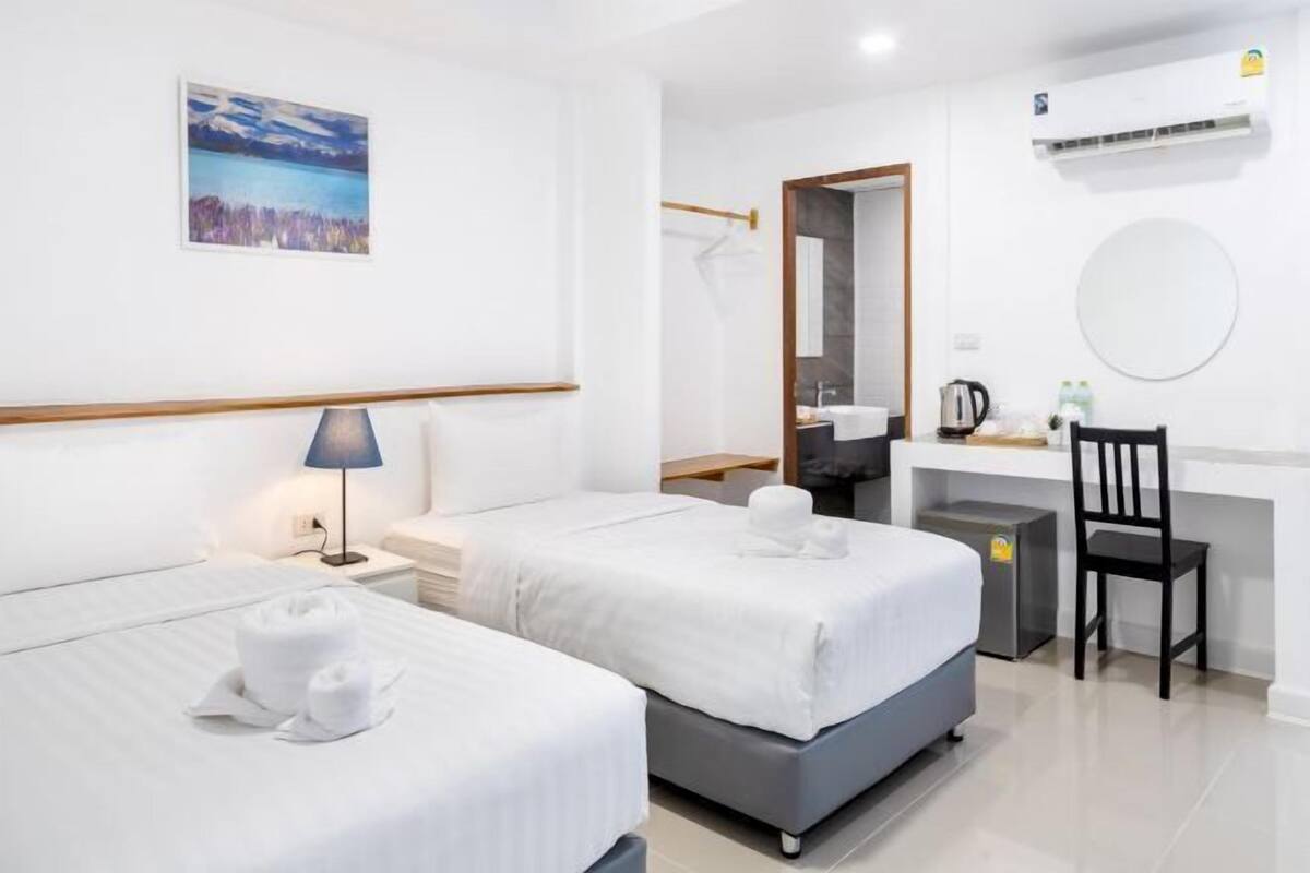 WiFi (free), bed sheets