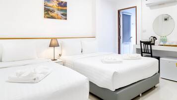 Triple Room | Free WiFi, bed sheets