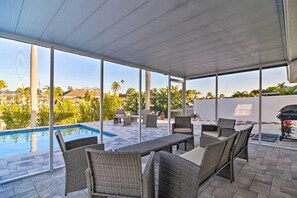 Outdoor dining - Beach House w/ Pool: 3 Mi to Anna Maria Island! (Bradenton)