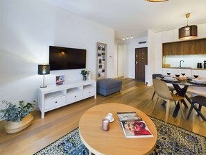 Dining - Modern apartment in Krakow | Parking | Close to the train station (Kraków)