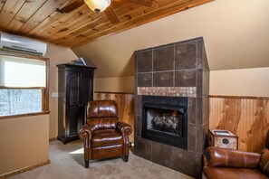 House, Multiple Beds, Fireplace | Bed sheets - Make S'more Memories (Oakland)