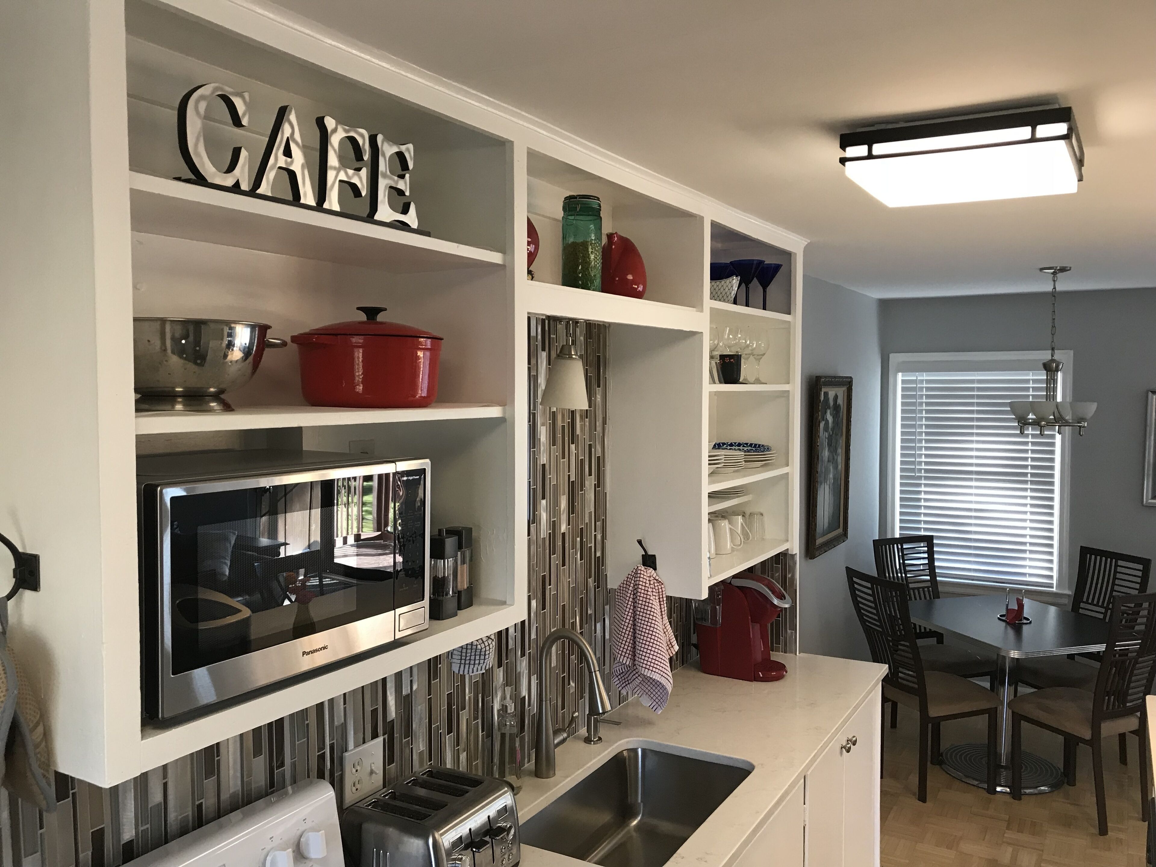 Kylskåp, mikrovågsugn, ugn och spishäll