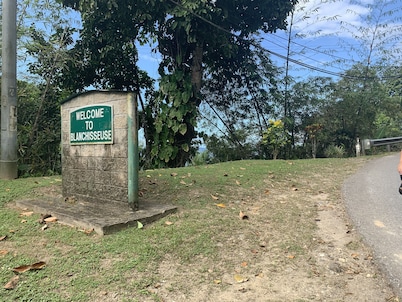 Beautiful Paradise Hill Villa near Beach