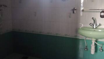 Standard Room, Smoking, Balcony | Bathroom