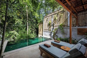 Minibar, in-room safe, desk, iron/ironing board - Dinara Ubud (Ubud)