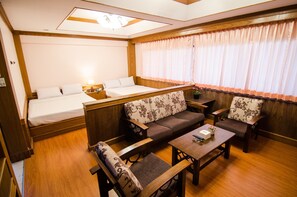 Grand Twin Room | Living area | TV - Boss Hotel (Thanyaburi)
