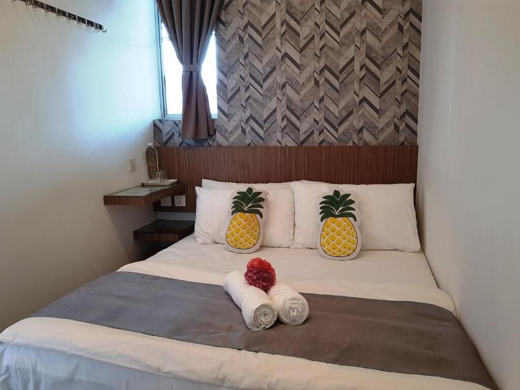 Desk, soundproofing, iron/ironing board, free WiFi