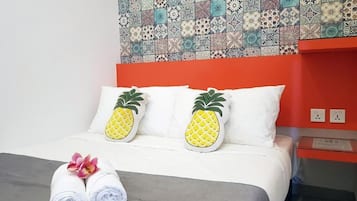 Desk, soundproofing, iron/ironing board, free WiFi