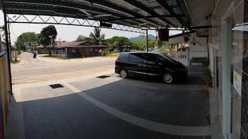 免費自助泊車