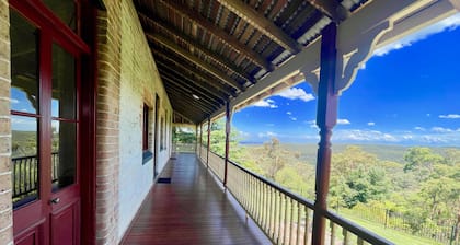 Linden Lodge - Historic 1870's Lodge, 6 Bedrooms, Large Groups, Pizza Oven, BBQ, Pets, Views