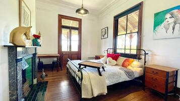 6 chambres, matelas mémoire de forme, fer et planche à repasser