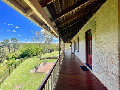 Linden Lodge | Historic 1870's Lodge, 6 Bedrooms, Large Groups, Pizza Oven, BBQ, Pets, Views