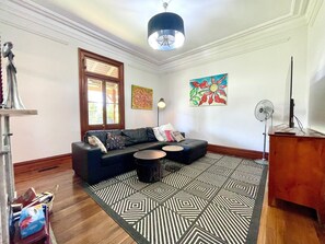 智能電視、壁爐、Netflix、串流服務