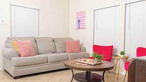 Unclassified image, 5 of 25, button - Fun Downtown Home Near Riverwalk (San Antonio)