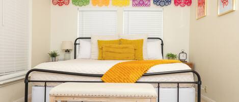 2 habitaciones, tabla de planchar con plancha, wifi y ropa de cama