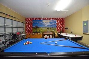 Villa familiale, 6 chambres, piscine privée | Repas dans la chambre