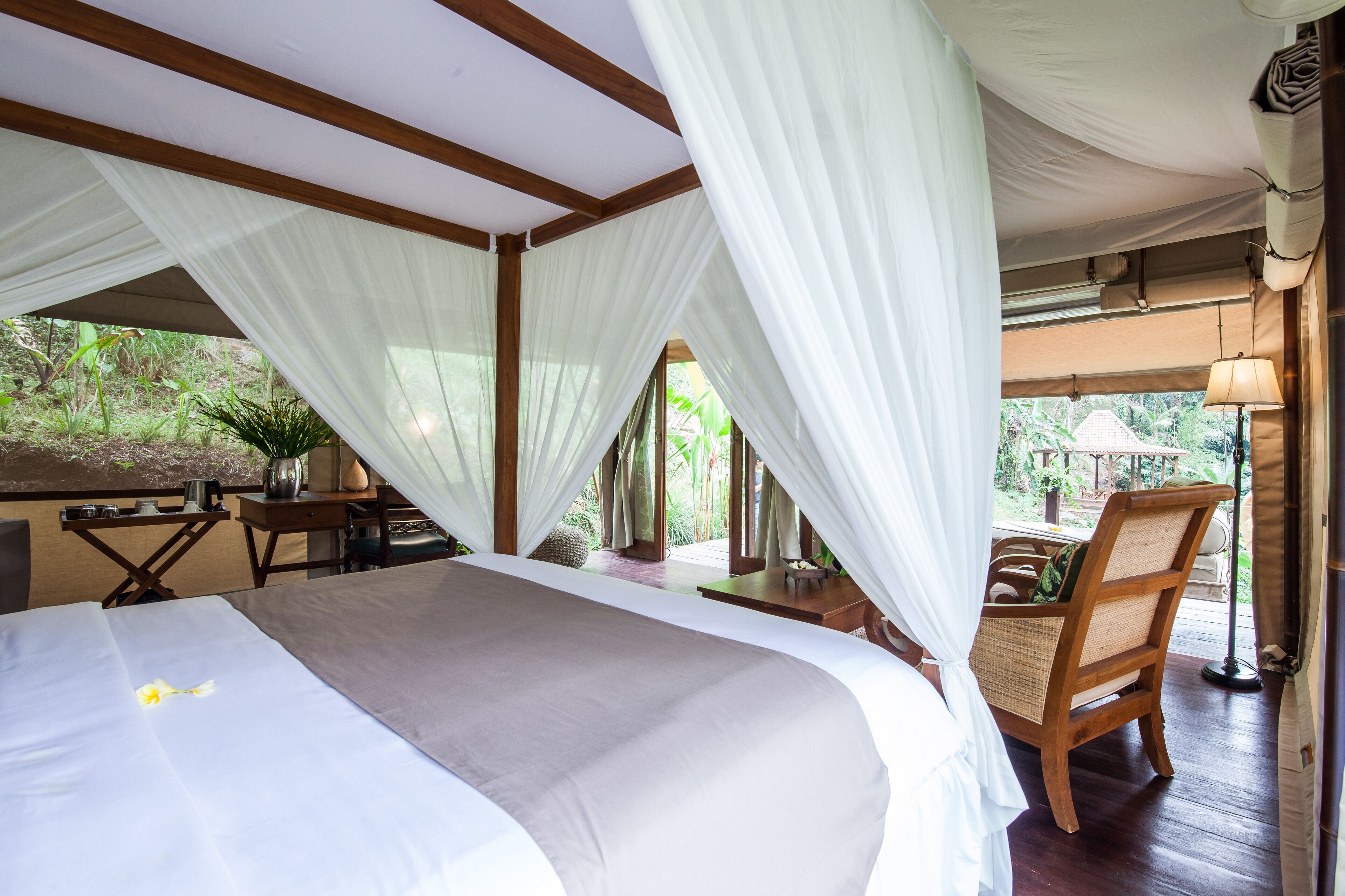 Suite Tent | Minibar, in-room safe, desk, free cribs/infant beds