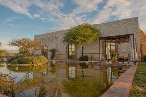 Exclusive Loft (Casa Arrebol) | Private kitchen | Fridge, microwave, griddle, cookware/dishes/utensils - Mineral del Cielo (Pozos)