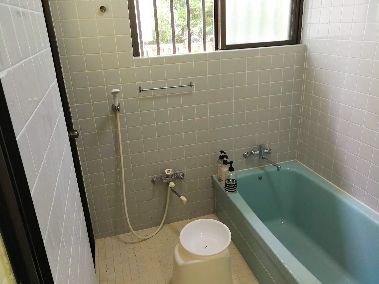 Private Vacation Home | Deep-soaking bathtub