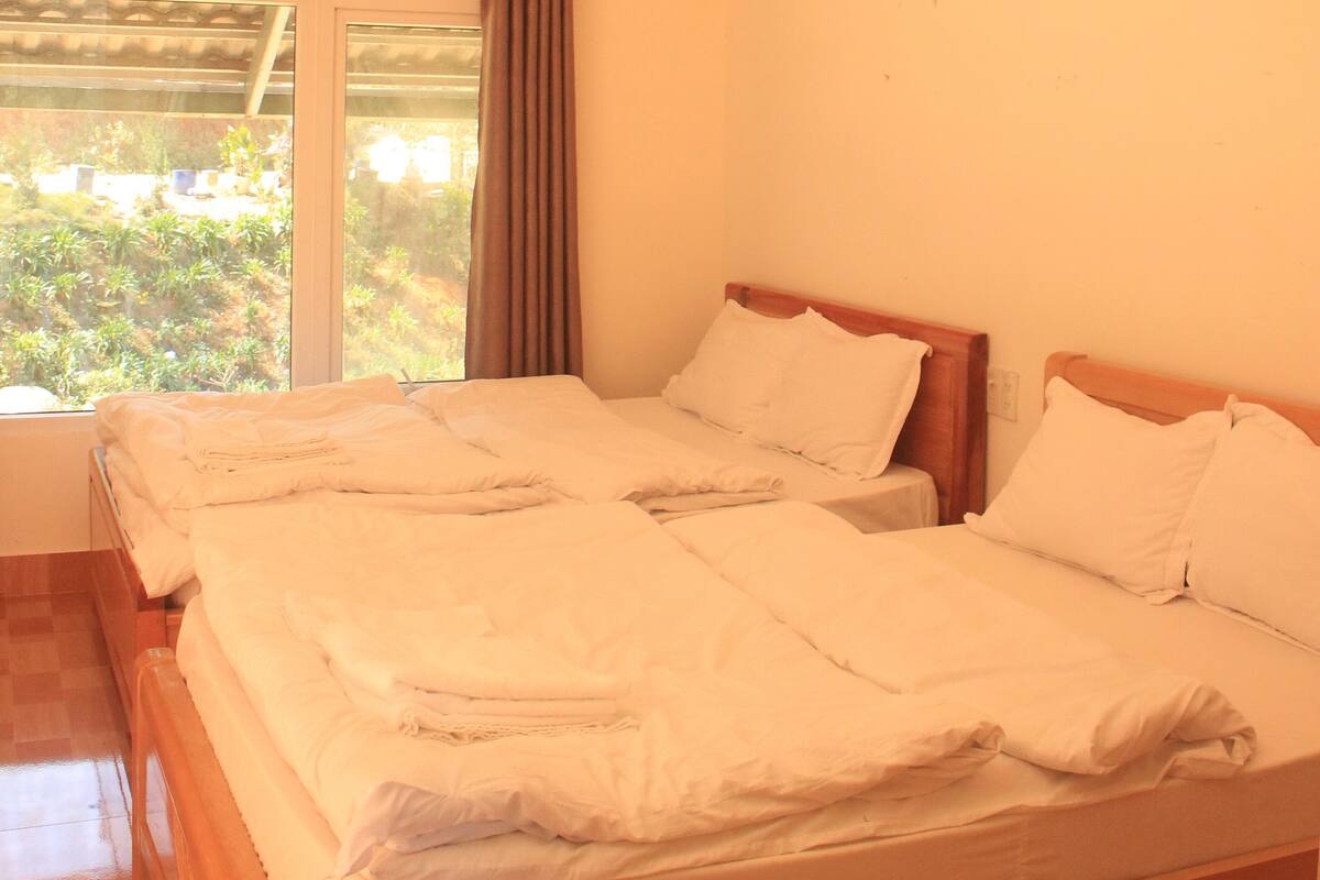 Family Townhome | 2 bedrooms, iron/ironing board, free WiFi, bed sheets