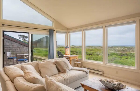 Televisión y chimenea 