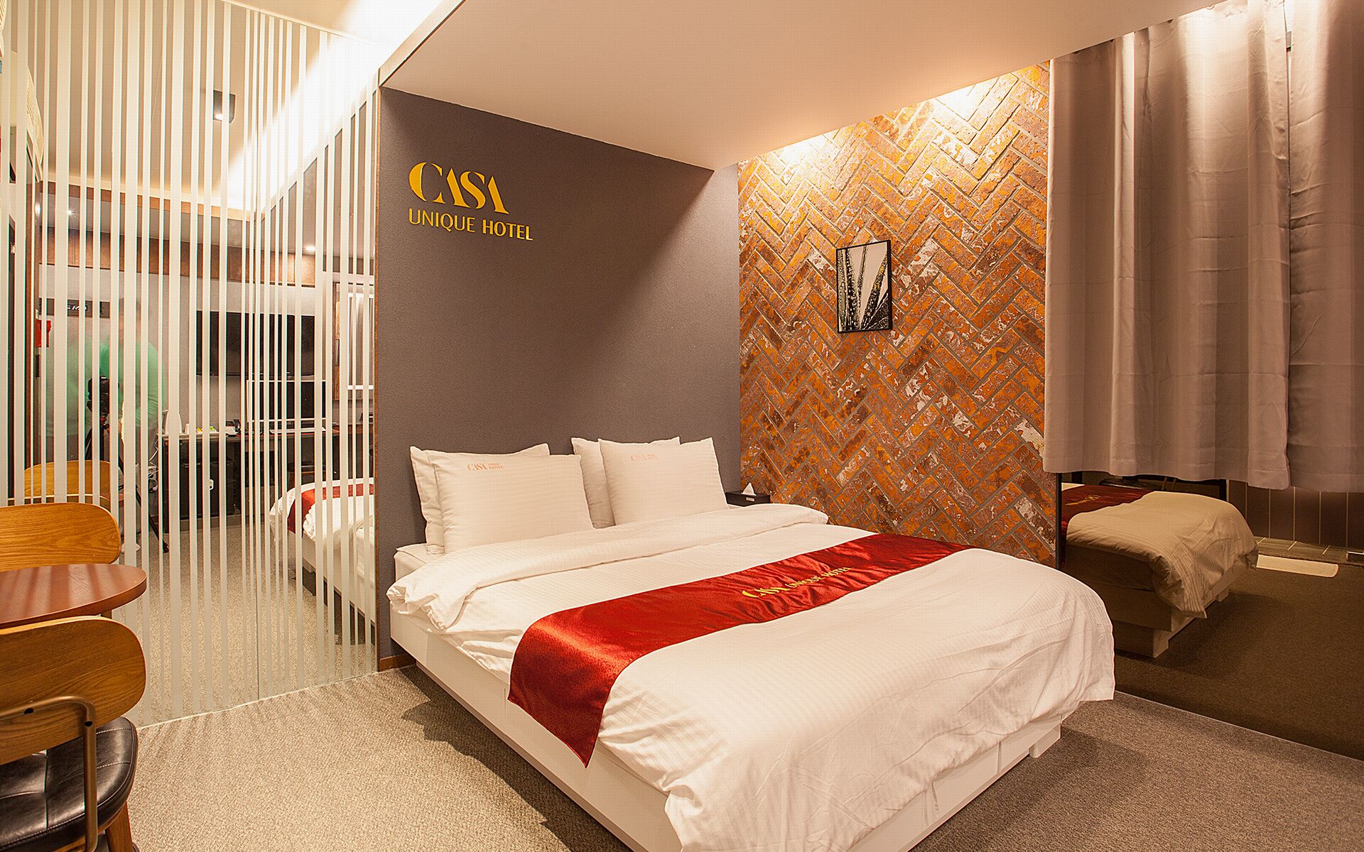 standard room | free minibar, individually decorated, individually furnished, desk