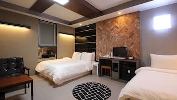 Casa Suite | 1 bedroom, free minibar, individually decorated, individually furnished