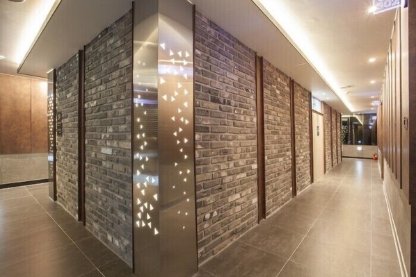 Hallway - HOTEL Yeogiuhtte Pohang Mundeok (Pohang)