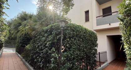 S077 - Sirolo, three-room apartment with garden in the center