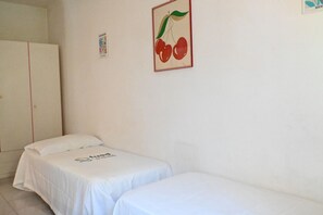 2 bedrooms, bed sheets - S077 - Sirolo, three-room apartment with garden in the center (Sirolo)