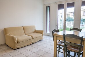 TV - S010 - Sirolo, new three-room apartment with garden (Sirolo)