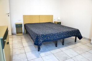 2 bedrooms, bed sheets - S010 - Sirolo, new three-room apartment with garden (Sirolo)
