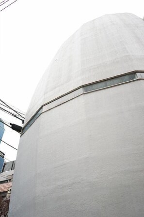 A large, white, dome-shaped building with a flat roof. - Natural Ellipse (Tokyo)