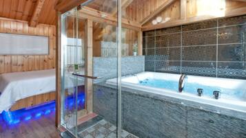 Duplex | Jetted tub
