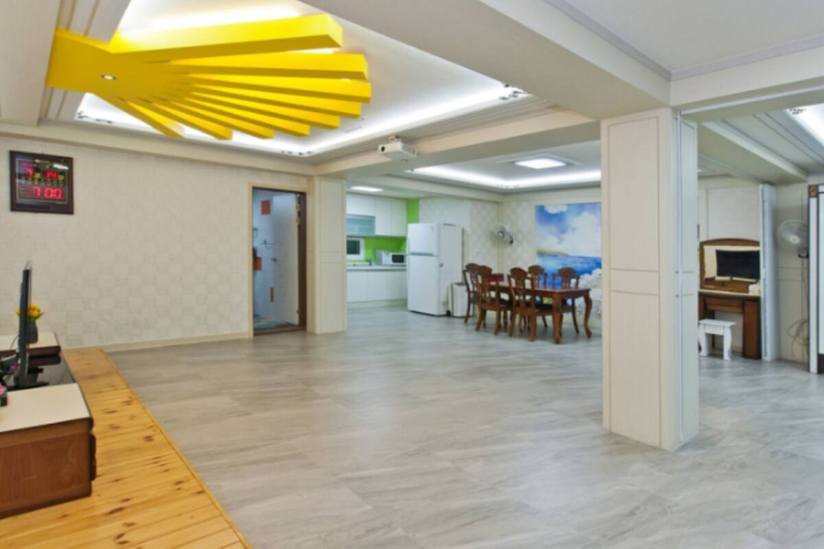 Eunhasu Room | Living area | Flat-screen TV