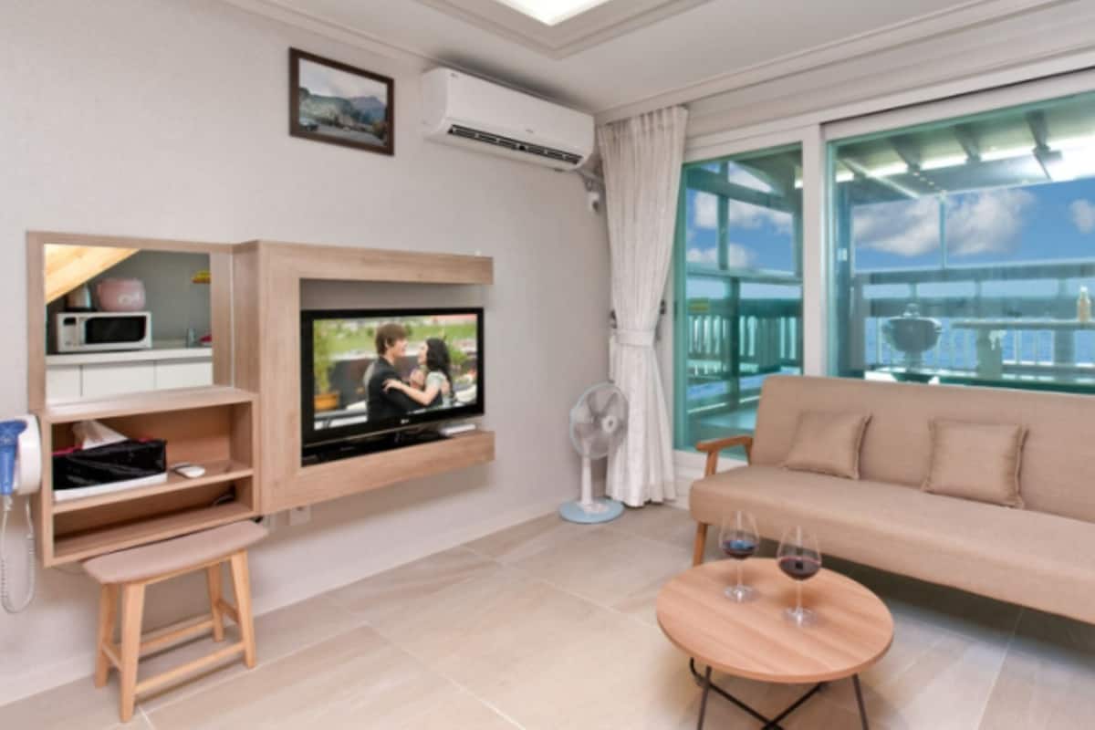 Duplex | Living area | Flat-screen TV