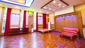 Suite (Group Room) | Living area | TV - Mir Pension (Gapyeong)