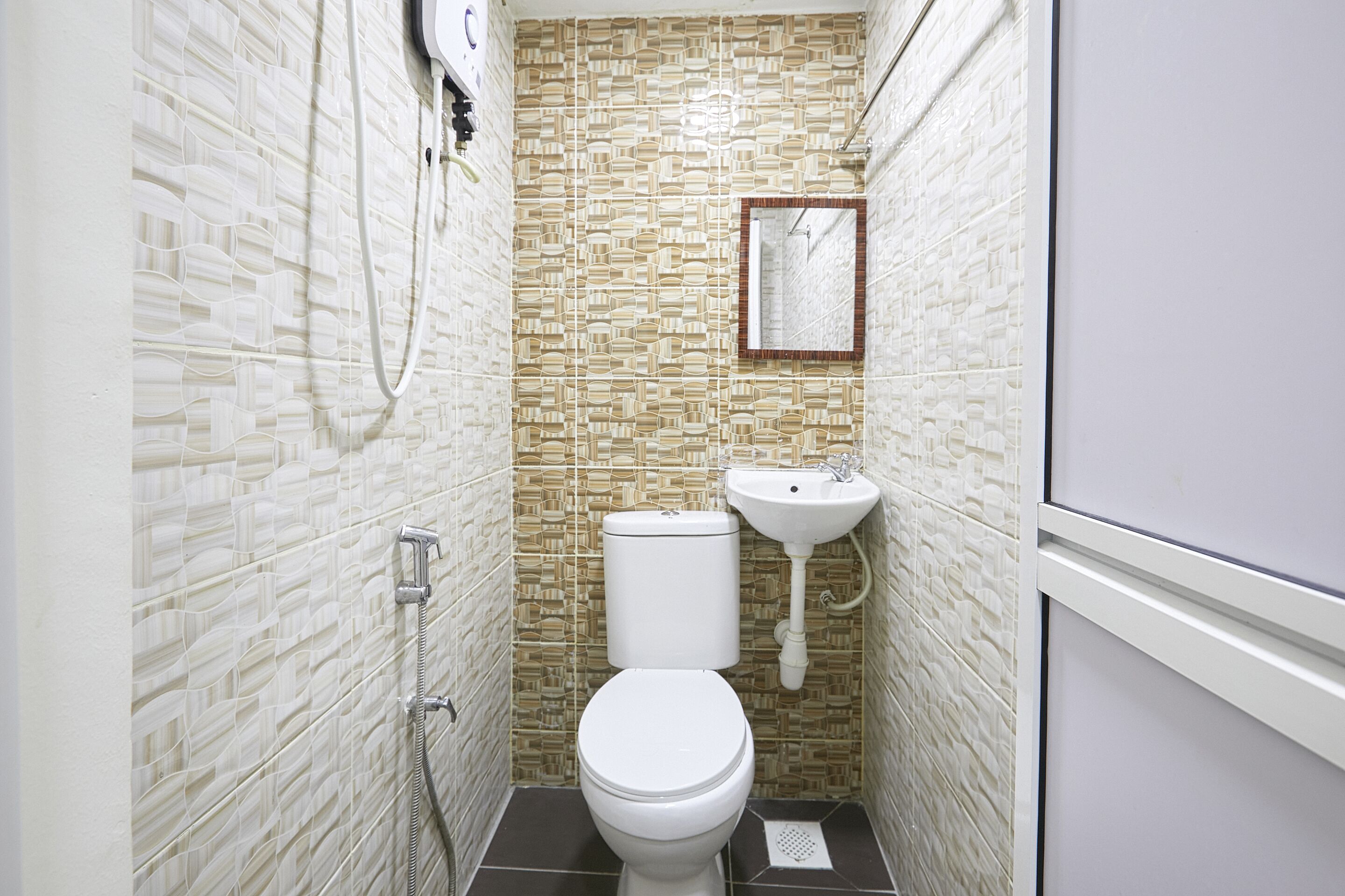 Douche, serviettes fournies, savon